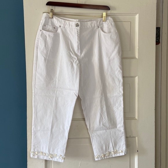Ruby Rd. Petite White Jeans Capris with Beaded Trim on Jean’s legs. - Picture 1 of 10